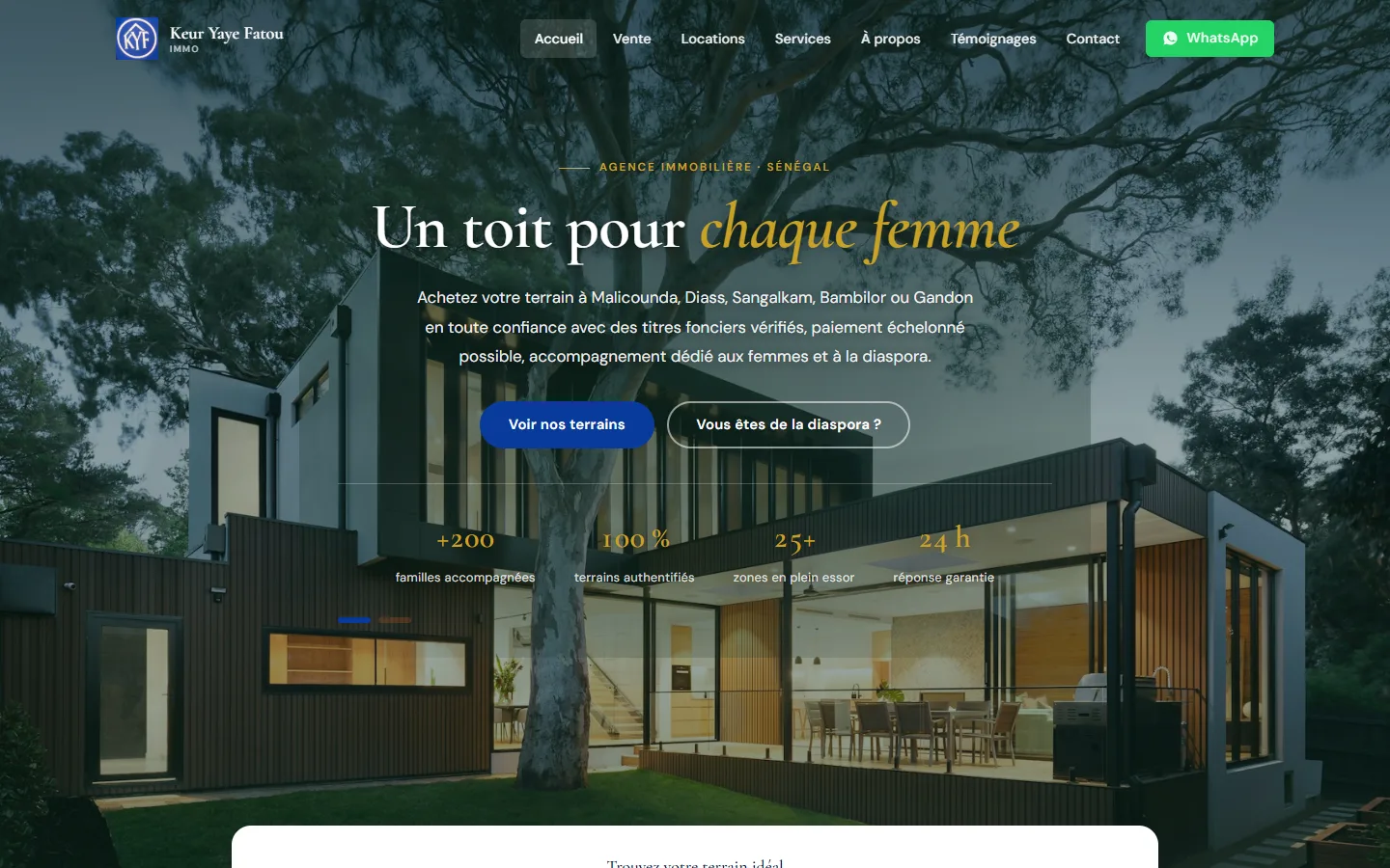 Page d'accueil du site Keur Yaye Fatou Immo : maison moderne au crépuscule et titre « Un toit pour chaque femme »